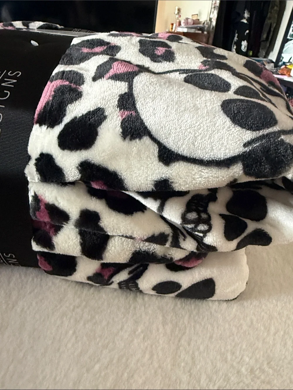 Queen Plush Skull & Leopard Print Blanket - White with Pink Accents